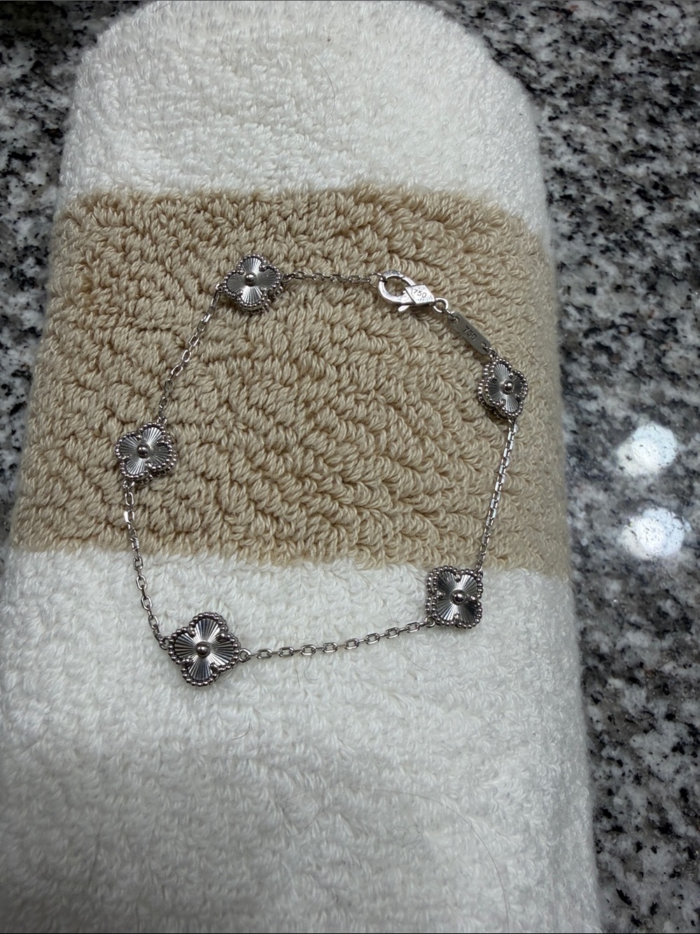 18k White Gold 5 Flower Motif Bracelet